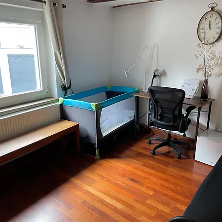 Homestay szállás 3d Smart Tv, Mit Babybett Und Arbeitsplatz Im Stadtzentrum